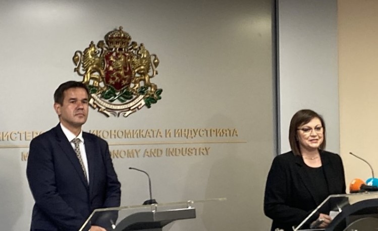 Корнелия Нинова предаде поста на служебния министър на икономиката Никола